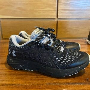 Under Armour tennis shoes, size 6 1/2